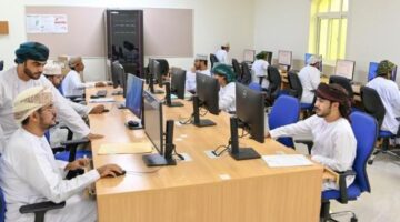 تعزيز جهود تطوير سوق العمل ومنظومة الرعاية العمالية بظفار