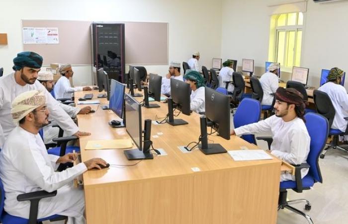 تعزيز جهود تطوير سوق العمل ومنظومة الرعاية العمالية بظفار تعزيز جهود تطوير سوق العمل ومنظومة الرعاية العمالية بظفار