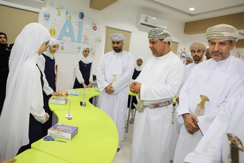 تعليمية الداخلية تفتتح 3 مختبرات للابتكار والروبوت تعليمية الداخلية تفتتح 3 مختبرات للابتكار والروبوت