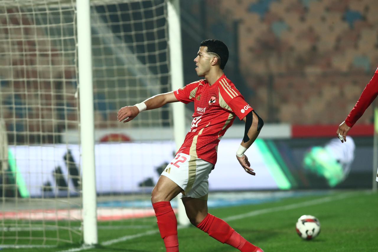 إمام عاشور يتوج بجائزة أفضل لاعب في مباراة الأهلي ضد البنك الأهلي بالدوري إمام عاشور يتوج بجائزة أفضل لاعب في مباراة الأهلي ضد البنك الأهلي بالدوري
