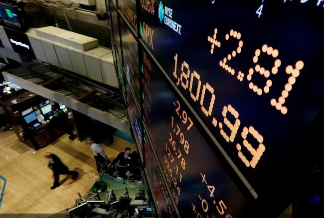 تفاوت أداء الأسهم الأمريكية عن باقي الأسواق بأكبر هامش منذ عام 1993 تفاوت أداء الأسهم الأمريكية عن باقي الأسواق بأكبر هامش منذ عام 1993