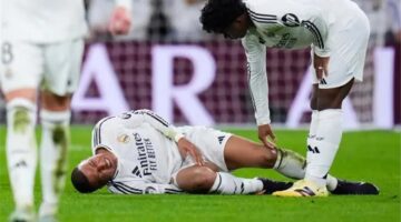 تقارير توضح تشخيص إصابة مبابي وموقفه من مباراة ريال مدريد وبرشلونة