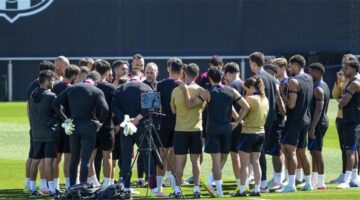 تقارير: لاعب ثالث يتمرد على هانز فليك في برشلونة