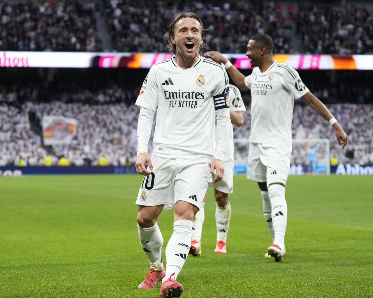 تقارير – ريال مدريد يجدد عقد مودريتش ولاعب آخر تقارير – ريال مدريد يجدد عقد مودريتش ولاعب آخر