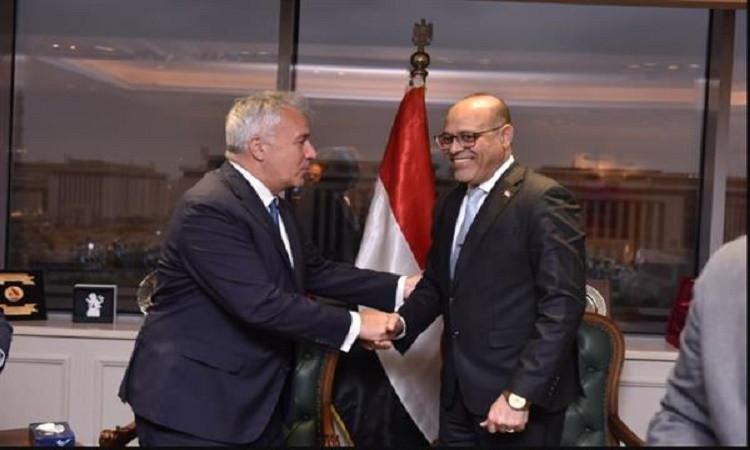 توقيع اتفاقية بين مصر واليونان لتشغيل العمالة الموسمية توقيع اتفاقية بين مصر واليونان لتشغيل العمالة الموسمية