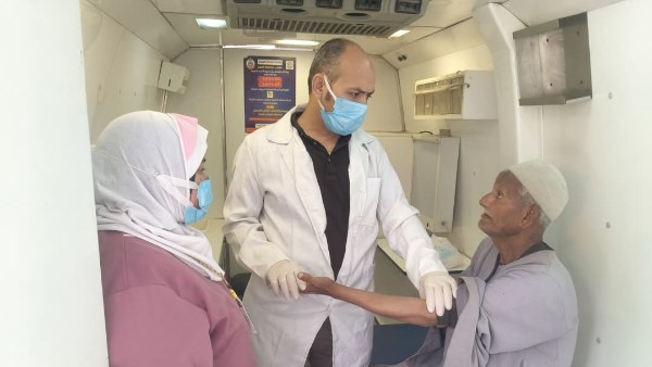 توقيع الكشف الطبي على 1071 حالة خلال قافلة طبية مجانية بقرية منبال بمطاى توقيع الكشف الطبي على 1071 حالة خلال قافلة طبية مجانية بقرية منبال بمطاى
