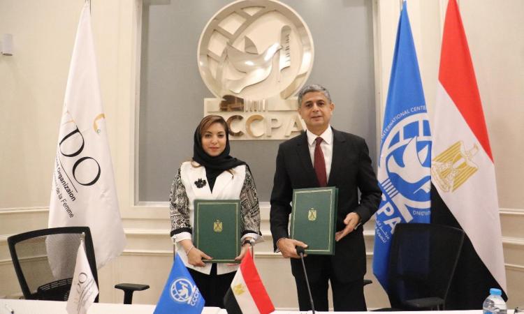 توقيع مذكرة تفاهم بين "القاهرة الدولي لتسوية النزاعات" ومنظمة تنمية المرأة توقيع مذكرة تفاهم بين "القاهرة الدولي لتسوية النزاعات" ومنظمة تنمية المرأة
