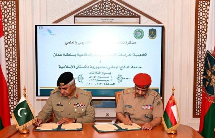 توقيع مذكرة تفاهم حول التعاون في المجالات الأكاديمية والعلمية بين سلطنة عُمان وباكستان توقيع مذكرة تفاهم حول التعاون في المجالات الأكاديمية والعلمية بين سلطنة عُمان وباكستان