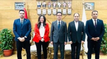 رئيس جامعة بنها يناقش مع وفد تنسيقية شباب الأحزاب والسياسيين خطة تفعل بروتوكول التعاون المشترك
