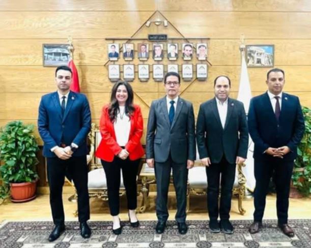 رئيس جامعة بنها يناقش مع وفد تنسيقية شباب الأحزاب والسياسيين خطة تفعل بروتوكول التعاون المشترك
