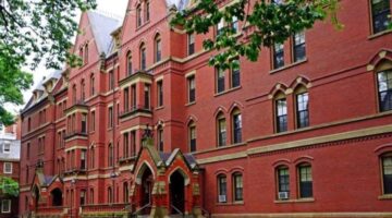 جامعة "هارفرد" تقاضي ترامب بسبب خفضه تمويلها
