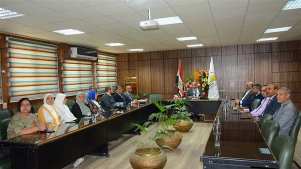 جامعة أسيوط تناقش مشروع الحديقة النباتية لتحقيق الاستدامة البيئية جامعة أسيوط تناقش مشروع الحديقة النباتية لتحقيق الاستدامة البيئية
