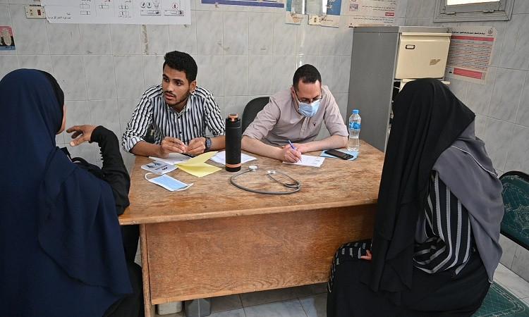 جامعة الفيوم تنظم قافلة شاملة لتقديم الخدمات الطبية لأهالي منشأة الجمال