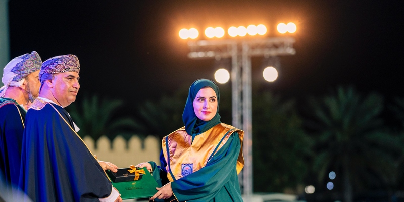 جامعة نزوى تحتفل بتخريج 1246 خريجًا وخريجة جامعة نزوى تحتفل بتخريج 1246 خريجًا وخريجة