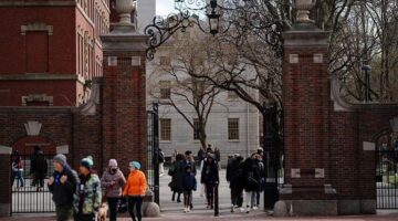 جامعة هارفرد ترفع دعوى قضائية لمنع ترامب من تجميد التمويل