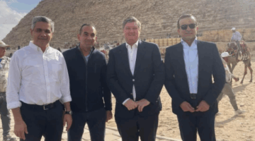 جان توبس يزور الأكاديمية العسكرية المصرية ويجتمع مع رئيس اتحاد الفروسية لبحث سبل تطوير الرياضة