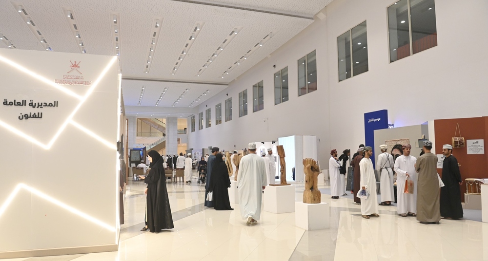جلسة حوارية حول دور المسرح في تنمية الوعي الثقافي جلسة حوارية حول دور المسرح في تنمية الوعي الثقافي