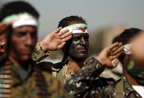 جماعة “أنصار الله” تتوعد بمواجهة أي تحرك عسكري بري ضدها: اليمن سيتحول إلى “جحيم” ولن نوقف مساندة قطاع غزة جماعة “أنصار الله” تتوعد بمواجهة أي تحرك عسكري بري ضدها: اليمن سيتحول إلى “جحيم” ولن نوقف مساندة قطاع غزة