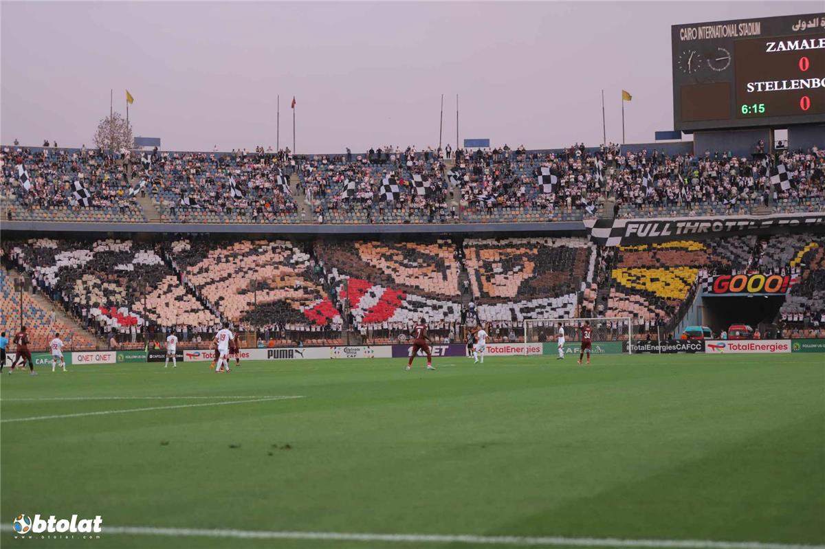 جماهير الزمالك تهاجم الخطيب في مباراة ستيلينبوش.. والأمن يتدخل جماهير الزمالك تهاجم الخطيب في مباراة ستيلينبوش.. والأمن يتدخل