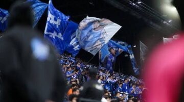 جماهير الهلال تتخلى عن شعاره لمساندته أمام الاتفاق