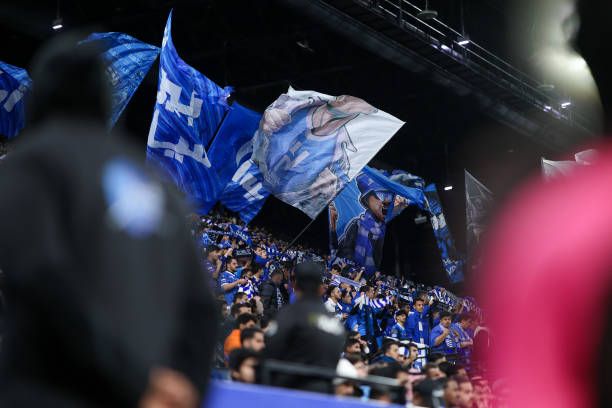 جماهير الهلال تتخلى عن شعاره لمساندته أمام الاتفاق جماهير الهلال تتخلى عن شعاره لمساندته أمام الاتفاق
