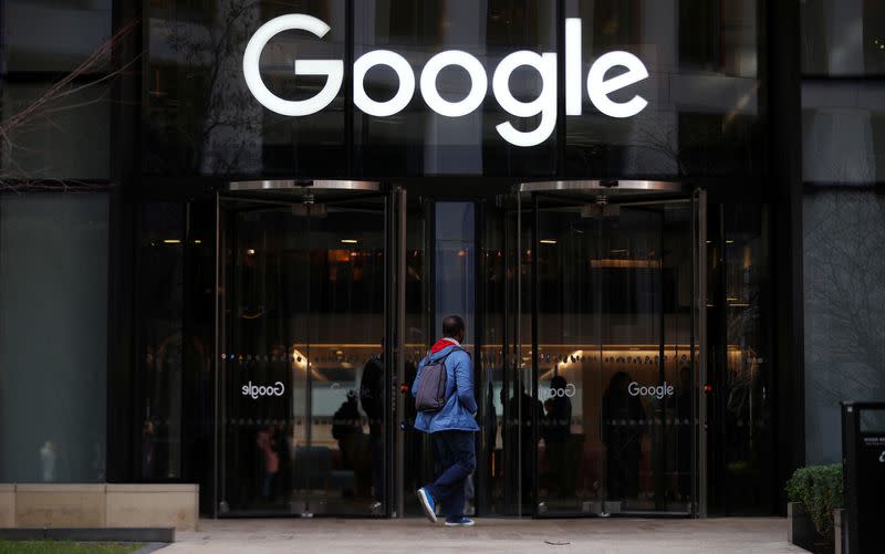 جوجل تواجه دعوى قضائية في بريطانيا بقيمة 5 مليارات جنيه إسترليني لإساءة استخدام الهيمنة في البحث عبر الإنترنت جوجل تواجه دعوى قضائية في بريطانيا بقيمة 5 مليارات جنيه إسترليني لإساءة استخدام الهيمنة في البحث عبر الإنترنت