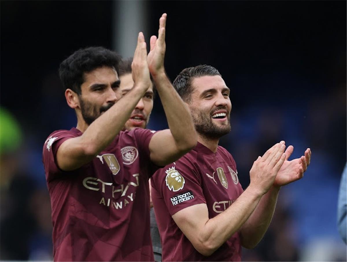 جوندوجان يُشيد بلاعب مانشستر سيتي: صنع الفارق أمام إيفرتون جوندوجان يُشيد بلاعب مانشستر سيتي: صنع الفارق أمام إيفرتون