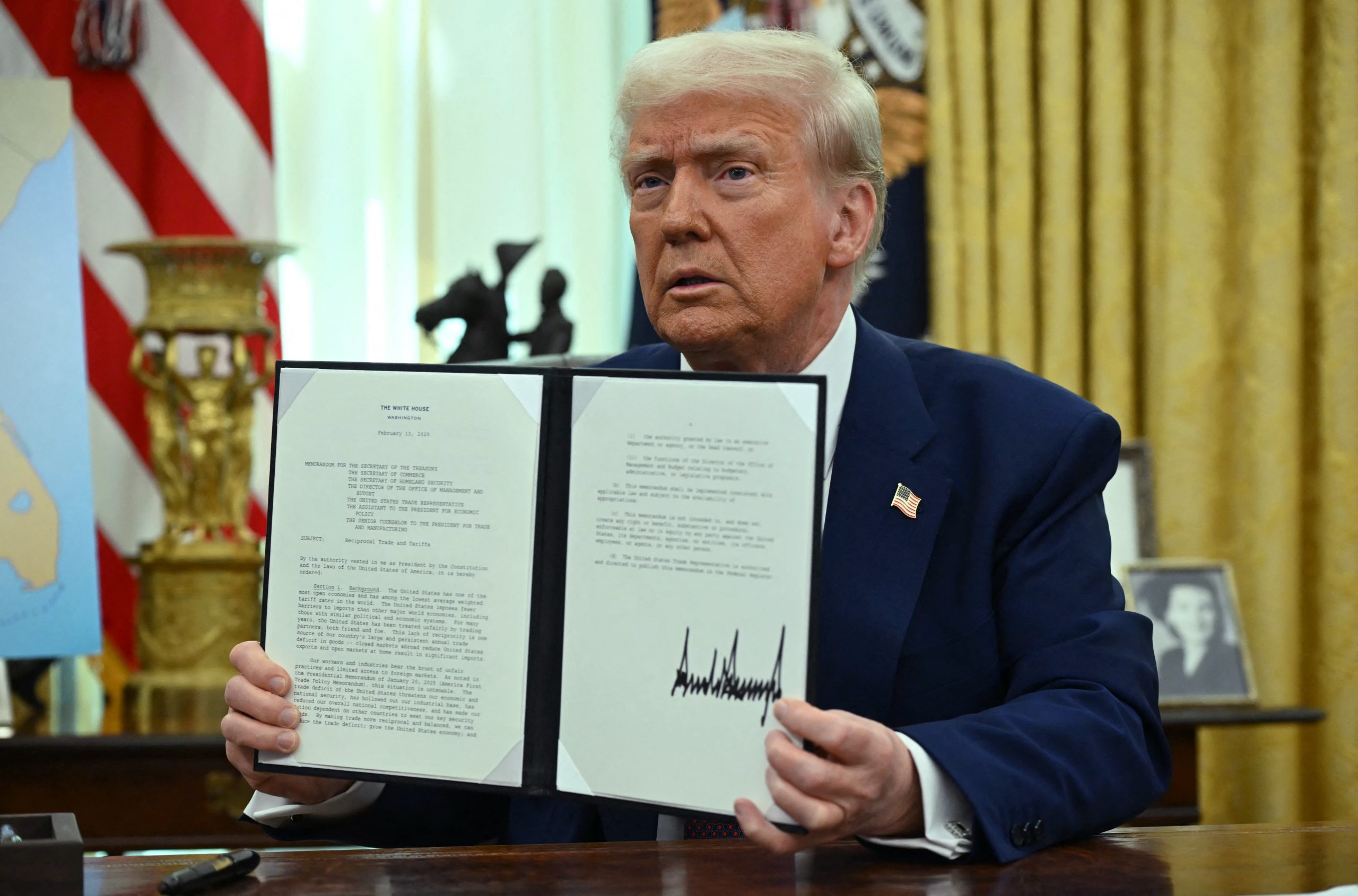 حالة عدم اليقين بشأن الرسوم الجمركية تهيمن على أول 100 يوم من حكم ترامب حالة عدم اليقين بشأن الرسوم الجمركية تهيمن على أول 100 يوم من حكم ترامب