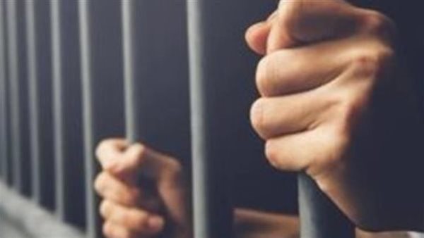 حبس منتجة فنية 4 أيام بتهمة تصنيع والاتجار في المواد المخدرة حبس منتجة فنية 4 أيام بتهمة تصنيع والاتجار في المواد المخدرة