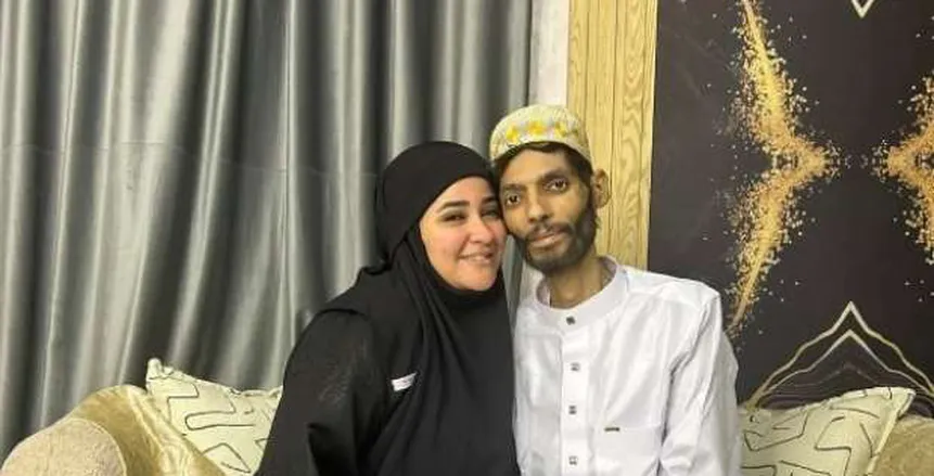 حزن وانهيار زوجة إبراهيم شيكا لاعب الزمالك الراحل في عزائه «فيديو» حزن وانهيار زوجة إبراهيم شيكا لاعب الزمالك الراحل في عزائه «فيديو»