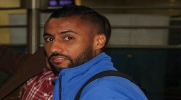 حسام عاشور يفرم مدرب الأهلي السابق