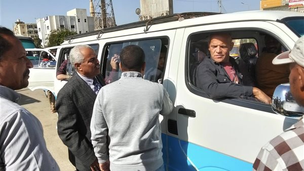 حملات رقابية على المواقف للتأكد من الإلتزام بتعريفة الركوب الجديدة بالمنيا