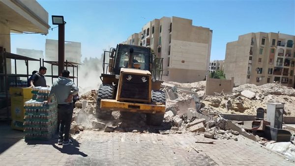 حي شمال الغردقة يشن حملة لإزالة مباني مخالفة على أراضى الدولة| صور