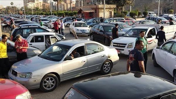 خبير: السوق المصري ضعيف في شراء السيارات والتصنيع المحلي هو الحل خبير: السوق المصري ضعيف في شراء السيارات والتصنيع المحلي هو الحل