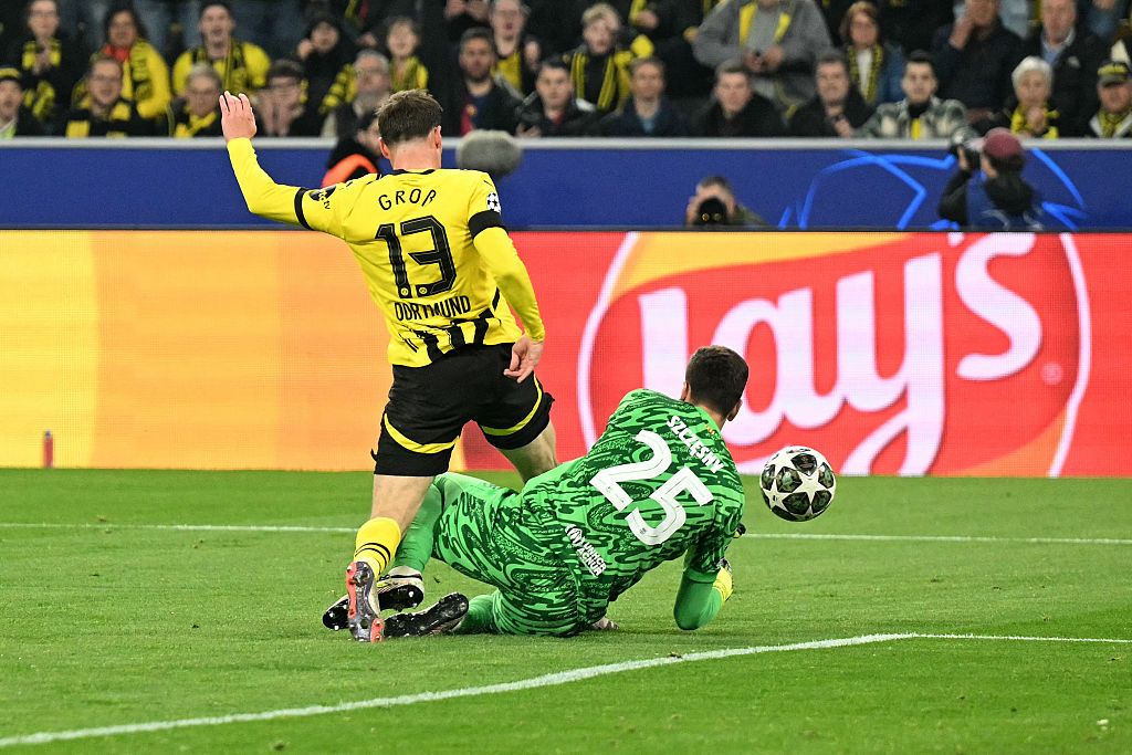 خبير تحكيمي يكشف رأيه في ركلة جزاء دورتموند أمام برشلونة خبير تحكيمي يكشف رأيه في ركلة جزاء دورتموند أمام برشلونة