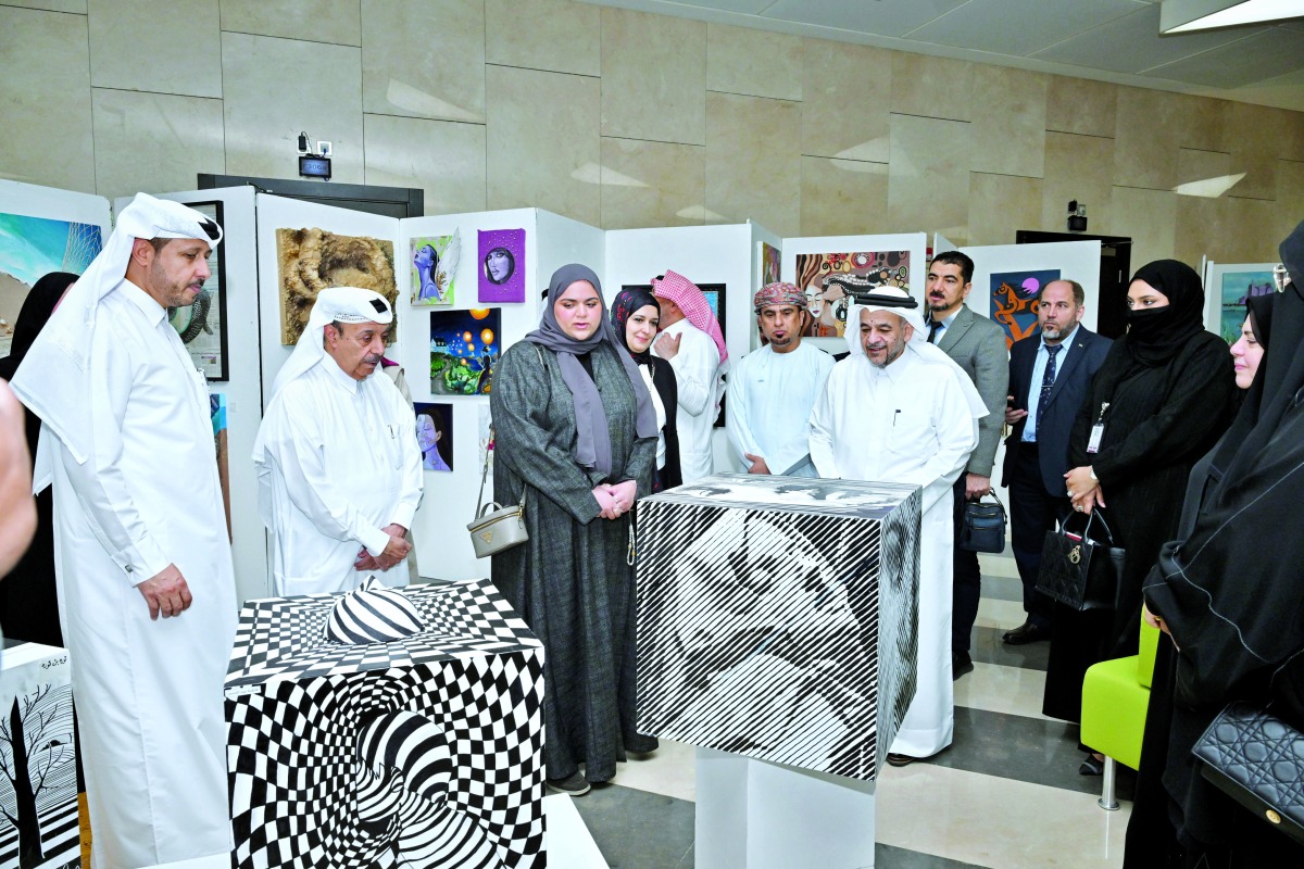 د. عمر الأنصاري يفتتح ملتقى «الفن والتربية الفنية» د. عمر الأنصاري يفتتح ملتقى «الفن والتربية الفنية»