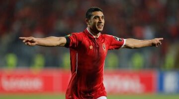داري وربيعة يقودان دفاع الأهلي أمام بيراميدز بالدوري المصري