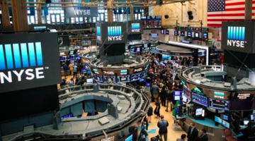 مؤشر ستاندرد آند بورز 500 يقفز بنسبة 1.8% مع اختتام وول ستريت أسبوعًا فوضويًا وتاريخيًا