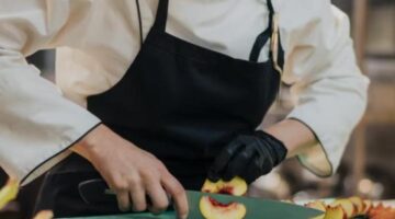 دراسة: الطهى أخطر على الصحة من الشوارع المزدحمة