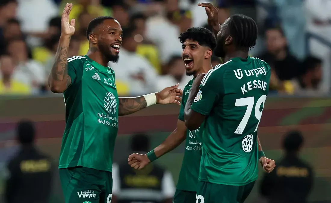 رئيس الأهلي يفاجئ لاعبيه قبل مواجهة الهلال رئيس الأهلي يفاجئ لاعبيه قبل مواجهة الهلال