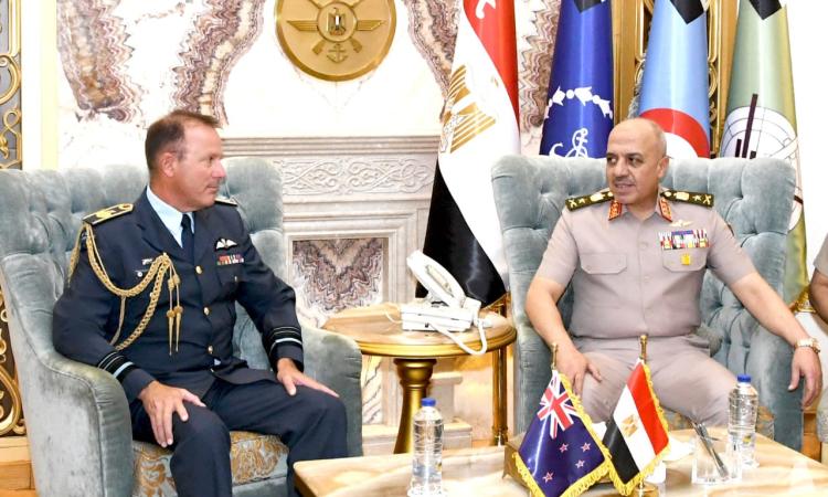 رئيس الاركان يلتقى قائد قوة دفاع نيوزيلندا رئيس الاركان يلتقى قائد قوة دفاع نيوزيلندا
