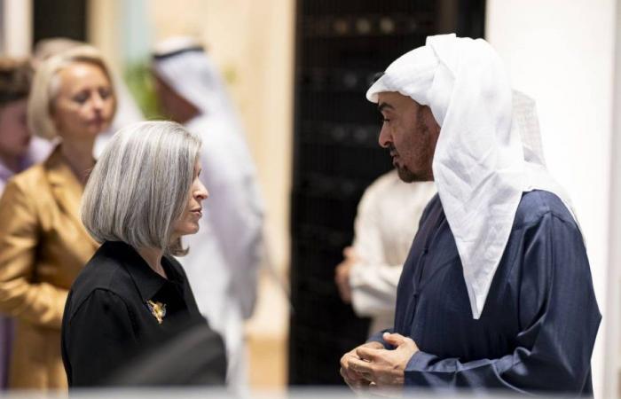 رئيس الدولة يبحث مع وفد من الكونجرس علاقات الصداقة والتعاون رئيس الدولة يبحث مع وفد من الكونجرس علاقات الصداقة والتعاون