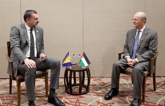 رئيس الوزراء الفلسطيني ووزير خارجية البوسنة والهرسك يبحثان إعادة إعمار غزة رئيس الوزراء الفلسطيني ووزير خارجية البوسنة والهرسك يبحثان إعادة إعمار غزة