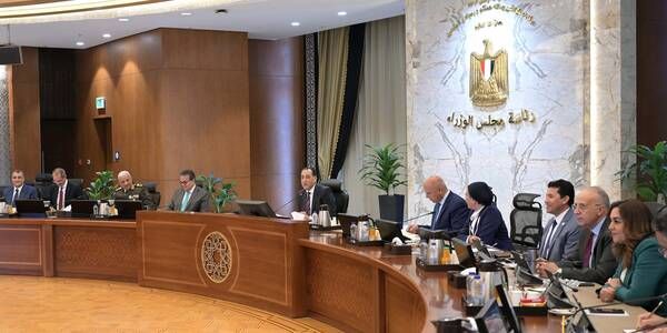 رئيس الوزراء المصري يحسم الجدل حول بند ال8 سنوات رئيس الوزراء المصري يحسم الجدل حول بند ال8 سنوات