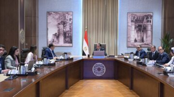 رئيس الوزراء: توجيهات رئاسية بمواصلة خطة الدولة للنهوض بصناعة الغزل والنسيج