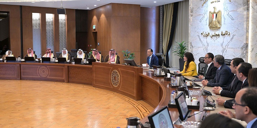 رئيس الوزراء يبحث مع وفد سعودي فرص تعزيز التعاون المشترك