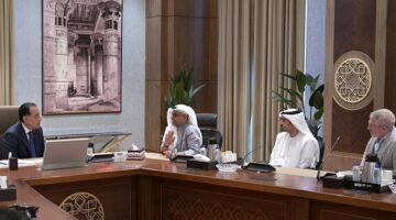 رئيس الوزراء يتابع مع مدن الإماراتية مستجدات تنفيذ مشروع “رأس الحكمة”