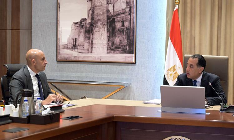 رئيس الوزراء يتابع مع وزير التربية والتعليم عددا من ملفات العمل رئيس الوزراء يتابع مع وزير التربية والتعليم عددا من ملفات العمل