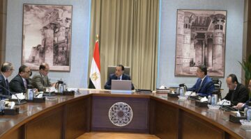 رئيس الوزراء يتابع ملفات العمل المشتركة بين “المالية” و”التموين”