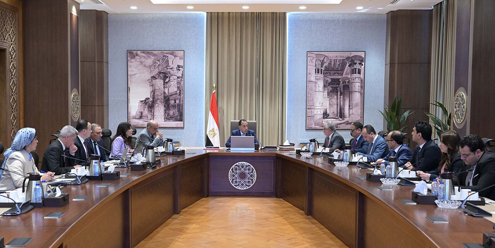 رئيس الوزراء يستعرض موقف تخصيص الأراضي لمشروعات إنتاج الهيدروجين الأخضر رئيس الوزراء يستعرض موقف تخصيص الأراضي لمشروعات إنتاج الهيدروجين الأخضر